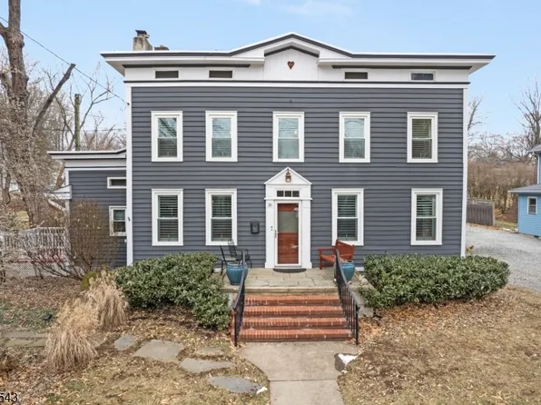 16 Water St, Clinton Town, NJ 08809