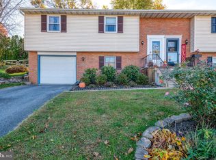 336 Edgehill Dr, Akron, PA 17501