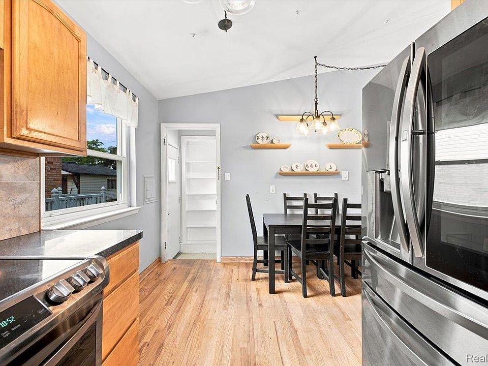 1333 N Selfridge Blvd, photo 9