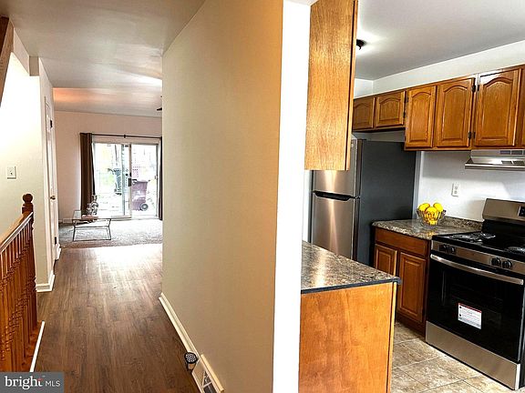 2nd image of 525 W 3rd St
