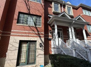 138 W 3rd St, Elmhurst, IL 60126