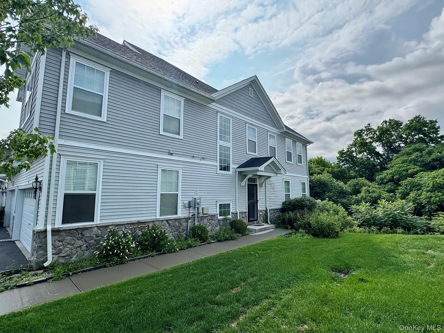3 bed, 3.5 bath, 1781 sqft, $3,600 — Photo 4
