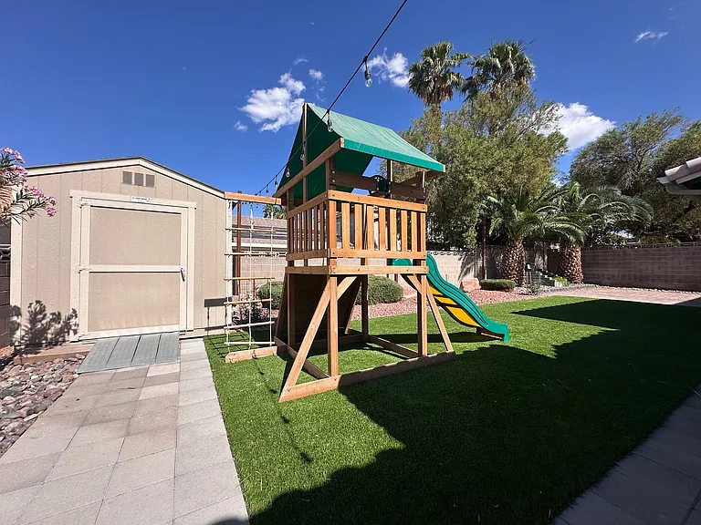 8256 Lone Feather Ln — Photo 32