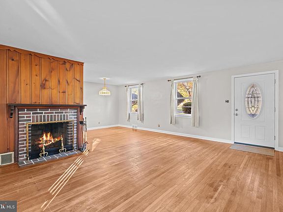 2nd image of 301 Greenwood Rd