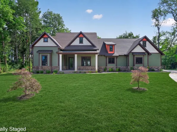 51490 Ginny Dr, South Bend, IN 46628