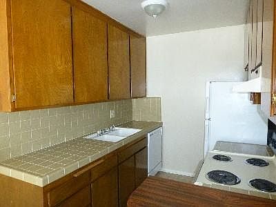 2nd image of 3206 Bagley Ave APT 4