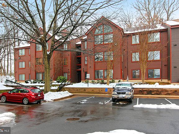 3rd image of 2802 Lee Oaks Pl APT 303