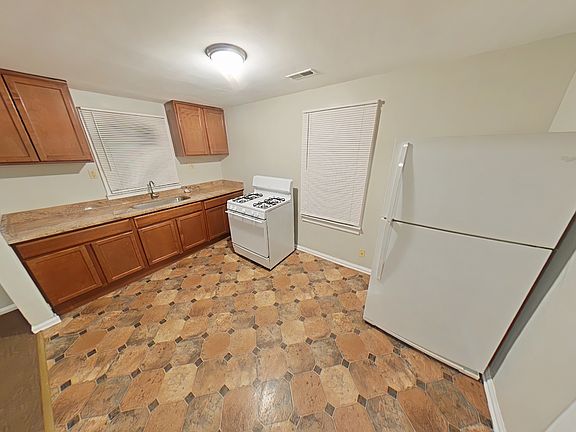 3rd image of 1953 Jarvis Ave APT 4