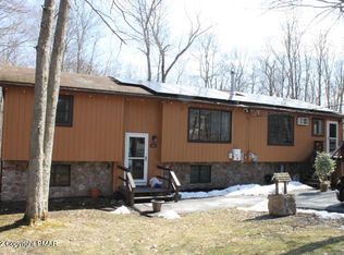 296 Wyalusing Dr, Pocono Lake, PA 18347