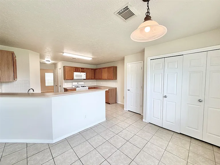 21734 Texian Ct — Photo 8