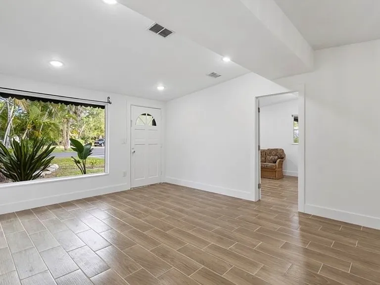 Barbizon Ln — Photo 9