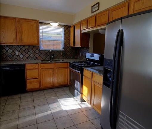 4th image of 2220 Anita Dr