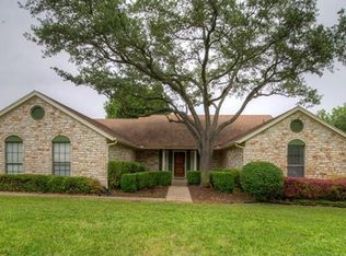 74 Woodland Ln, Round Rock, TX 78664