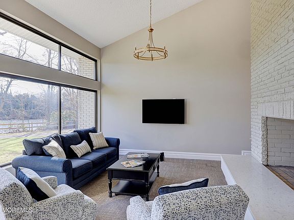 5th image of 70 Lexington Court