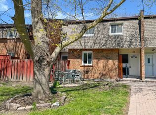 101 Dovedale Dr #33, Whitby, ON L1N1Z7