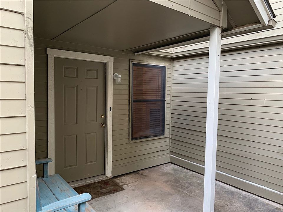 1st image of 2901 Jadewood Ct APT B