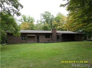 1741 Cochrane Rd, Berlin, MI 48002