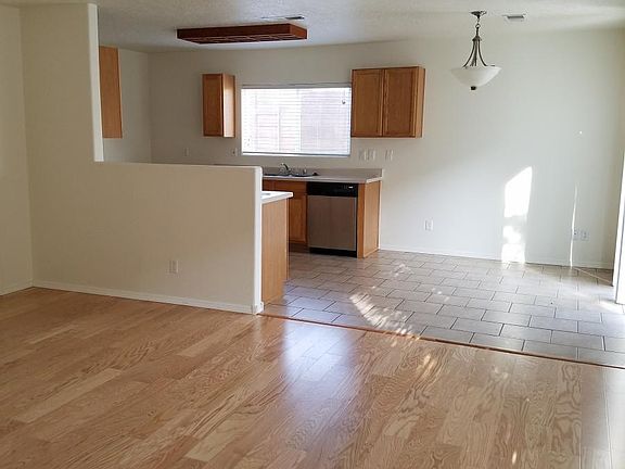 3rd image of 12516 Mongollow Way NE