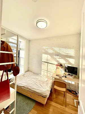 Rented by Pear NYC LLC | media 42