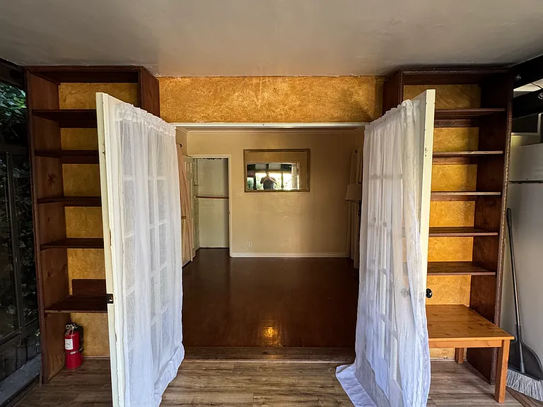 1033 W Micheltorena St — Photo 12