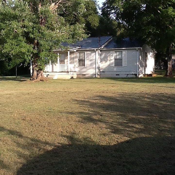 Quiet easy country living in this energy efficient with CHA . Relaxing atmosphere.