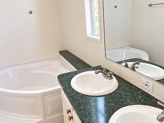5th image of 1010 E Crest Dr