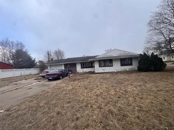 10 E Tamarack St, Canton, IL 61520