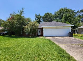 109 Pecan Grove Dr, Hattiesburg, MS 39402