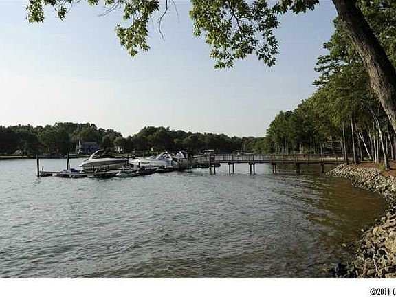 3rd image of 128 S Cove Key Ln