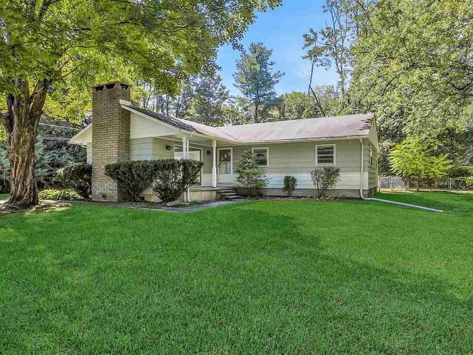 1st image of 46 Carlo Dr