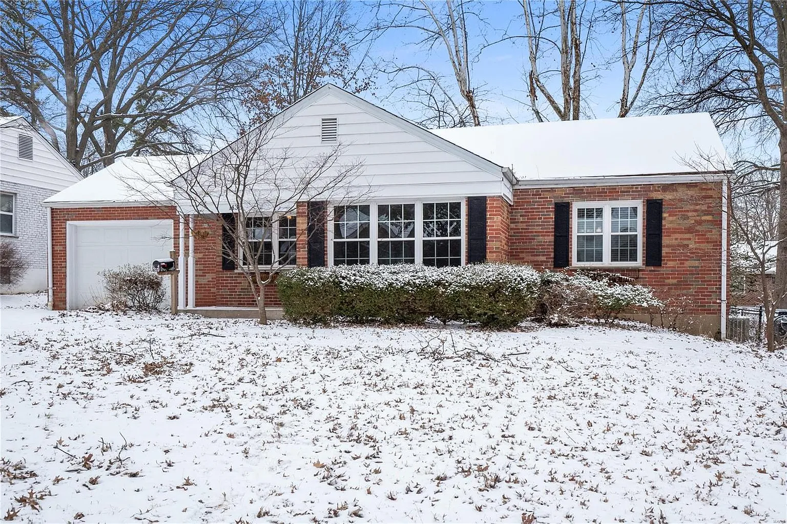 1438 Pinetree Ln photo 1