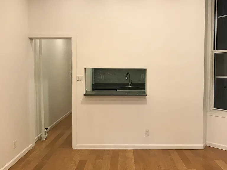 223 E 14th St #20 — Photo 3