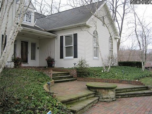 3rd image of 285 Nob Hill Dr