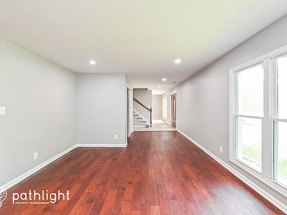 5th image of 9425 Victoria Dr