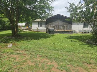 689 Schmitt Rd, Rossville, GA 30741
