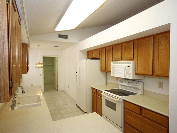 5th image of 18615 N 138th Ave