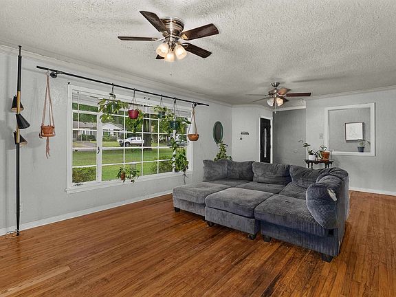 4th image of 1412 Mahlow Dr