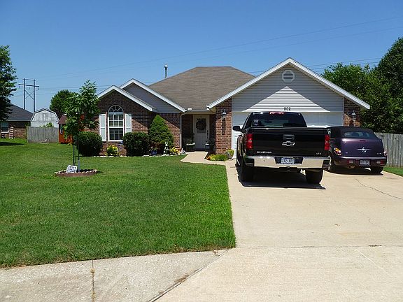 2nd image of 902 SW Natchez Ct
