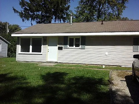 1528 Hedge Rd photo 1