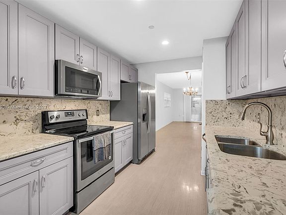 4th image of 550 SW 137th Ave APT 401L
