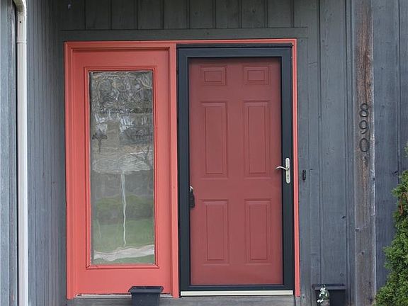 4th image of 890 S Court St