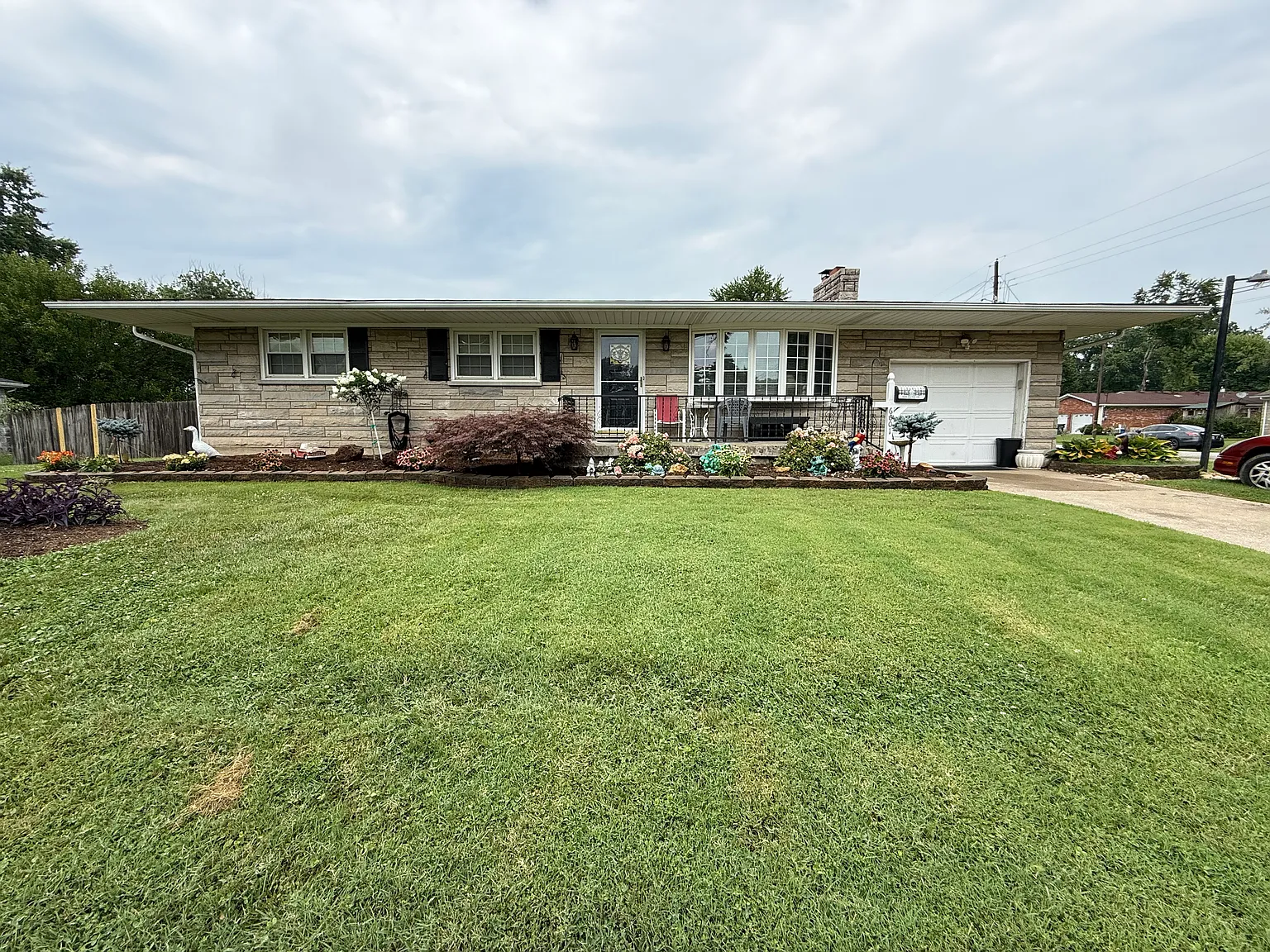 3 bed, 2552 sqft, $2,100 — Photo 1