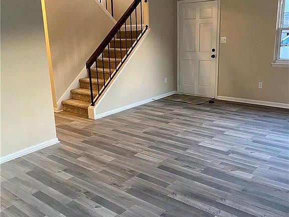 5th image of 700 Cambridge Dr