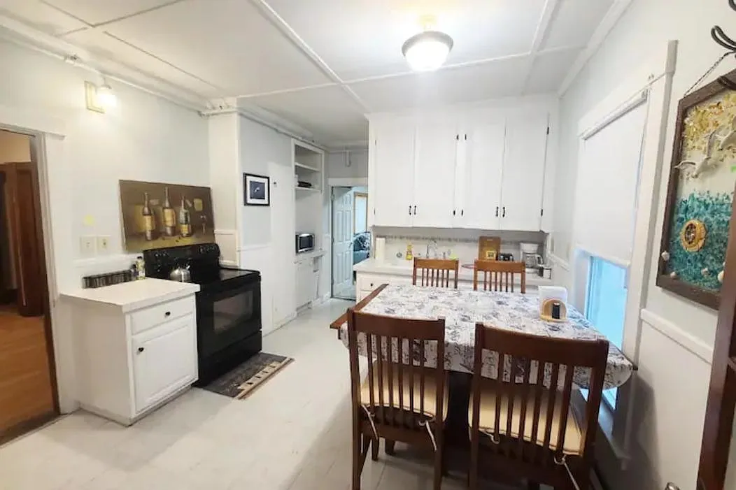 93 Union Ave — Photo 3