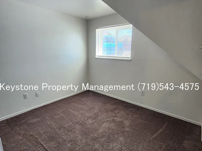 Charming Townhome in Pueblo West Comfortable & Convenient Living $1300/$1300 — Photo 9