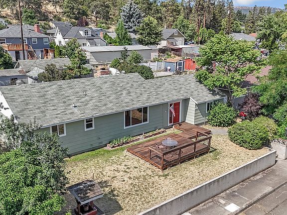 5th image of 214 E 13th St