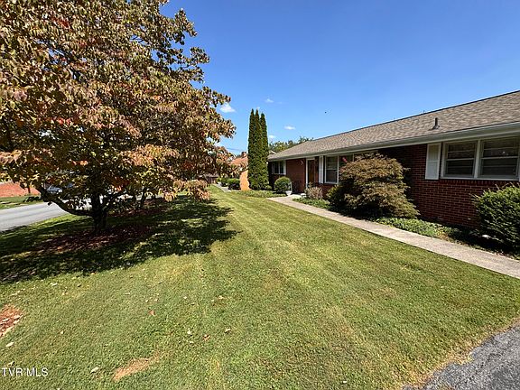 3rd image of 2416 Huffine Cir