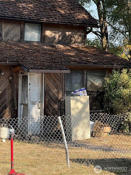 2nd image of 303 Peterson Street S