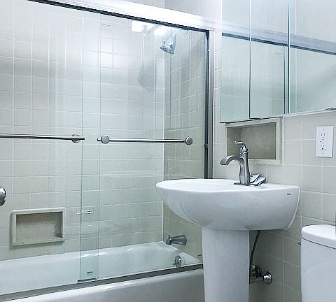 4th image of 107 E 63rd St APT 1b