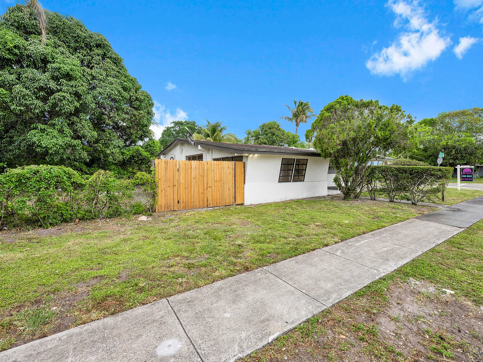 3 bed, 2.0 bath, 1103 sqft, $3,200 — Photo 4